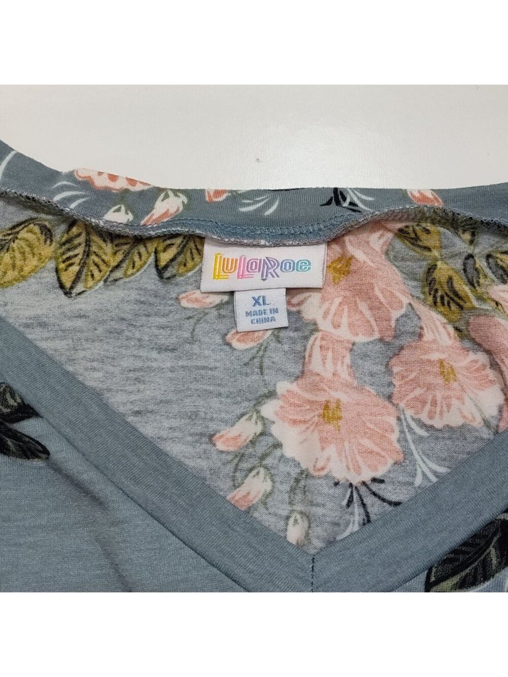 LuLaRoe Floral V-Neck Tunic Shirt XL Short Sleeve High-Low Hem Limited Print EUC